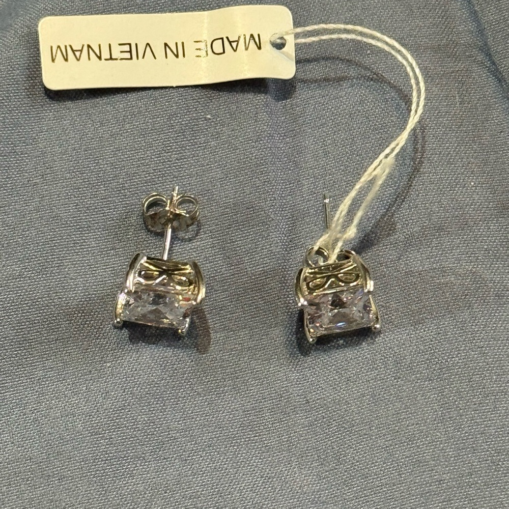 NEW CZ 925 studs 4 prong square studs men/ woman earrings.